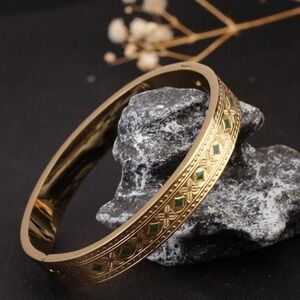 Elegant 18k Gold Plated Bangle Bracelet